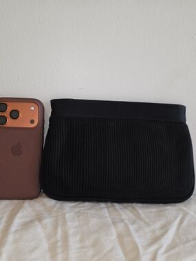 ADG Fashion Black Ribbed Clutch